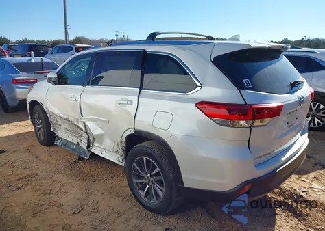 2017 Toyota Highlander Xle z USA, uszkodzony, nr VIN 5TDKZRFH4HS512546